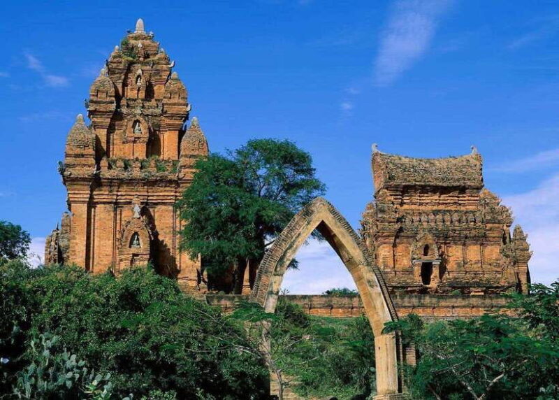 From Nha Trang: Phan Rang Tanyoli Sand Dunes Day Trip - Discovering Ninh Thuan Vineyard