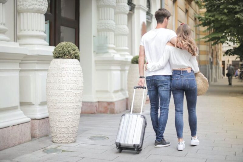 From Niagara Falls: Toronto Airport Private Transfer - Booking and Payment