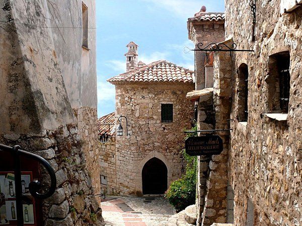 From Nice: 1-Day Tour Cote D'azur Extraordinary Houses - Highlights of the Tour