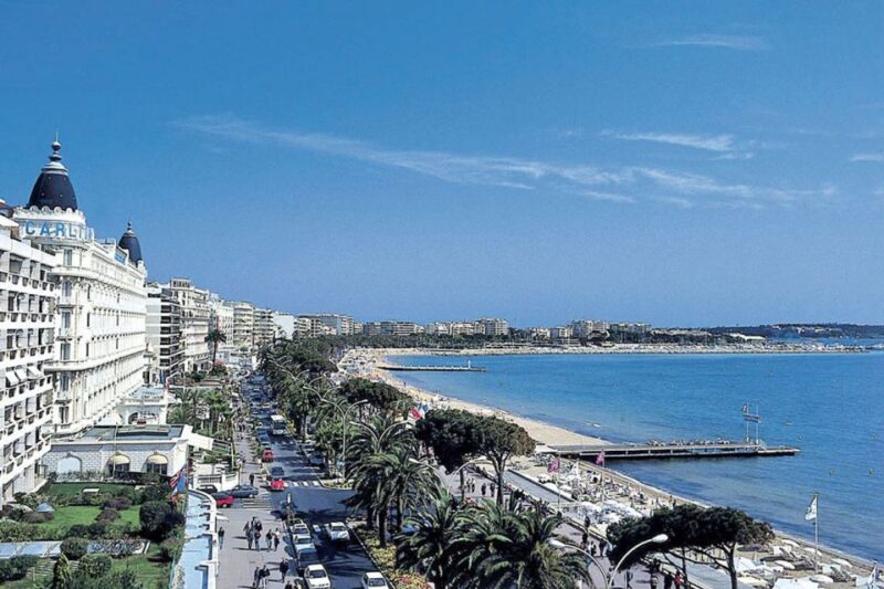 From Nice: Cannes and Antibes Half-day Tour - La Croisette in Cannes
