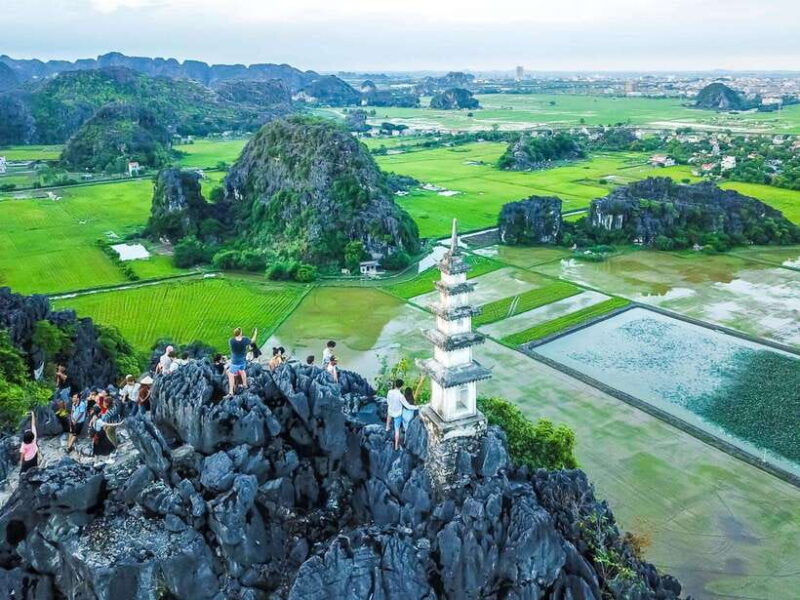 From Ninh Binh : Hoa Lu, Trang An, and Mua Cave Day Tour - Lunch: Savouring Local Delicacies