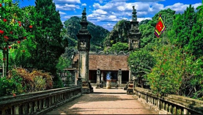 From Ninh Binh: Hoa Lu, Trang An, & Mua Cave Full Day - Local Vietnamese Cuisine