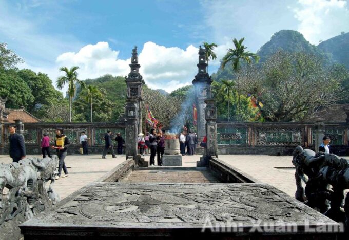 From Ninh Binh: Hoa Lu, Trang An & Mua Cave Small-Group Tour - Lunch at a Local Restaurant