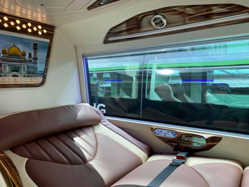 From Ninh Binh To Da Nang By Royal 20 Cabin Sleeping Bus - Dining and Rest Stops