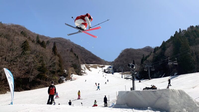 From Osaka: Kansai Largest Oku-Ibuki Ski Resort Day Tour - Ski Resort Details