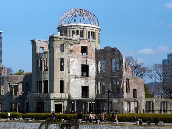 From Osaka/Kyoto: Hiroshima & Miyajima Private Guided Tour - Discovering Hiroshima Castle