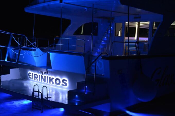 From Ouranoupoli: Back to the 80s. VIP Sunset Cruise - Accessibility