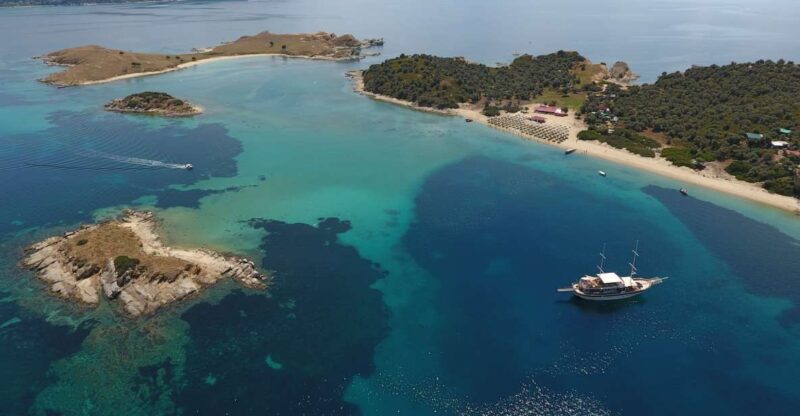 From Ouranoupoli: Blue Lagoon Two Island Cruise - Ammouliani Island Market