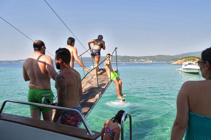 From Ouranoupolis: Two Islands Cruise With Lunch on Board - Visiting Ammouliani Island