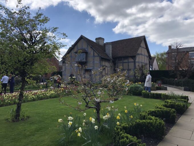 From Oxford: Cotswolds and Shakespeare Full-Day Tour - Discovering Picturesque Villages
