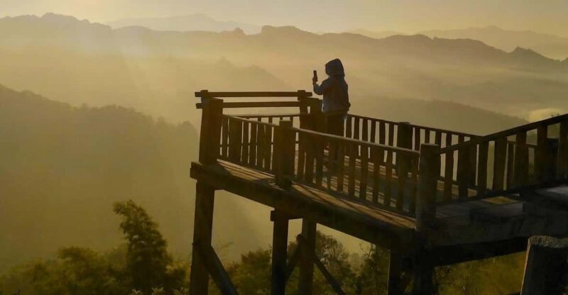 From Pai: Sunrise Private Tour Jabo Viewpoint & Nam Lod Cave - Included in the Tour