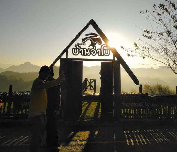 From Pai: Sunrise Private Tour Jabo Viewpoint & Nam Lod Cave - Visiting Jabo Viewpoint