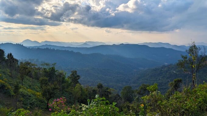 From Pai: Sunrise Private Tour Jabo Viewpoint & Nam Lod Cave - Admiring Doi Kiew Lom Viewpoint