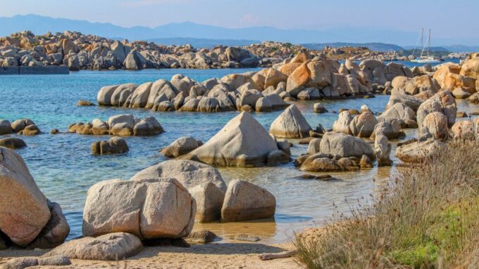 From Palau: South Corsica Trip by Wood Speedboat With Lunch - Boat Specifications and Amenities
