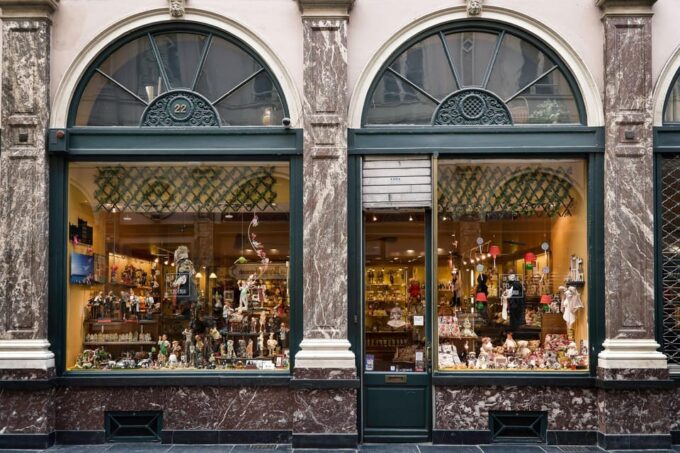 From Paris: Brussels Christmas Market, City Tour, ChocoStory - Grand-Place: Guided Tour and Christmas Tree