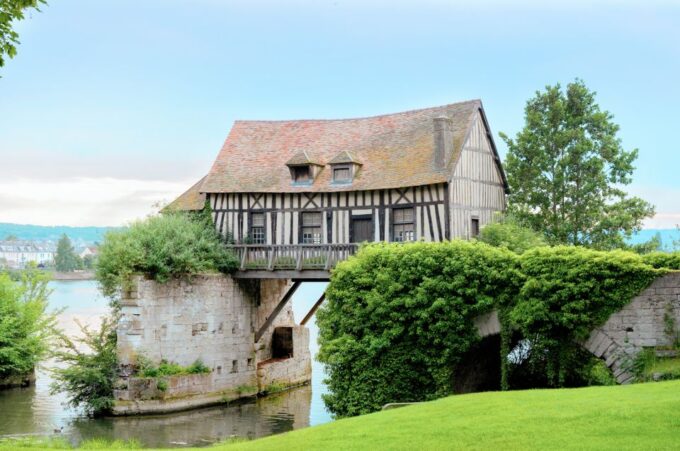 From Paris: Day Trip to Giverny & Versailles With Lunch - Booking Details and Policies