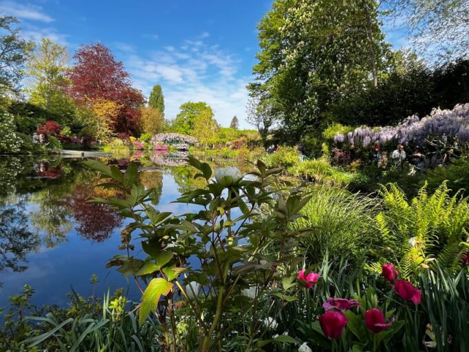 From Paris: Full Day in Giverny & Versailles - Private Tour - Visiting Monets Garden
