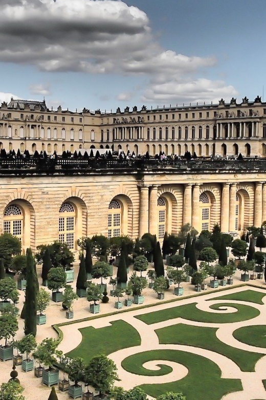 From Paris: Giverny and Versailles Private Full-Day Trip - Discover Versailles Magnificent Gardens