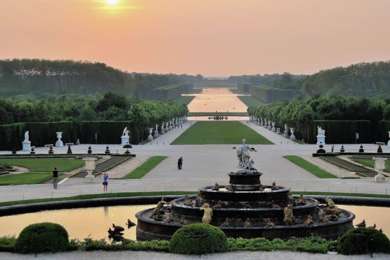 From Paris: Giverny and Versailles Private Full-Day Trip - Wandering Through Givernys Vibrant Flowers