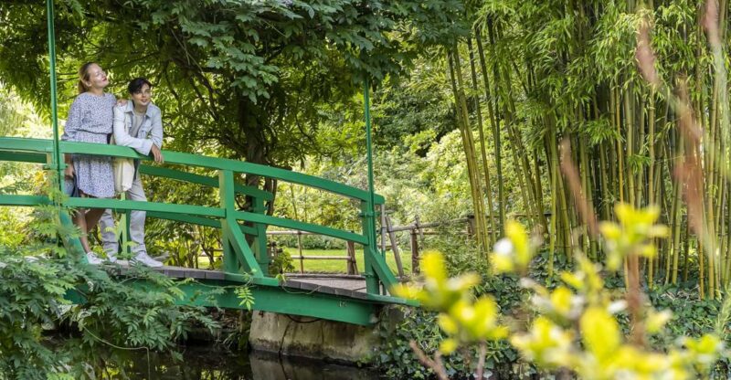 From Paris: Giverny Day Trip With Audio Guide or Live Guide - Key Points