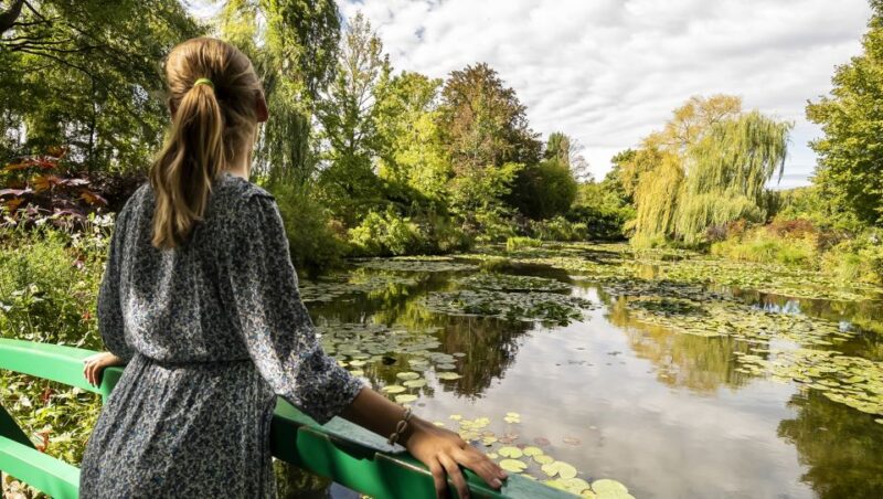 From Paris: Giverny Day Trip With Audio Guide or Live Guide - Floral Highlights