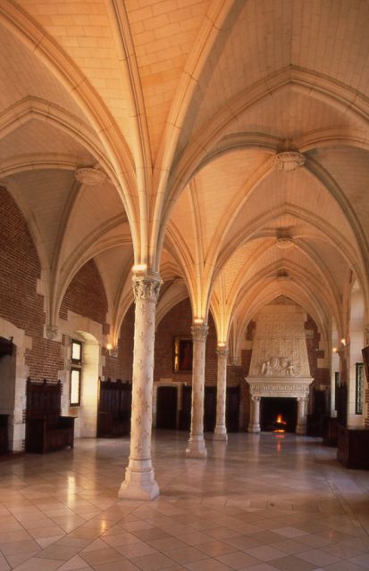 From Paris: Loire Valley Castles Full-Day Tour With Lunch - Exploring Chambord Chateau