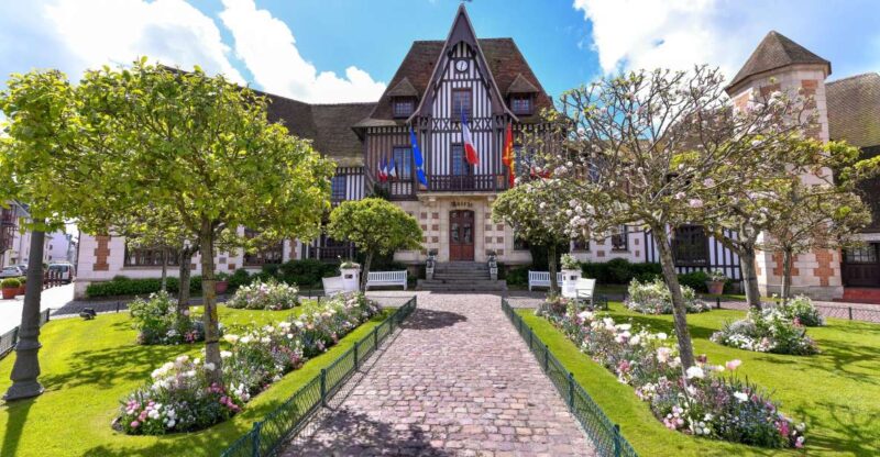 From Paris: Normandy's Regional Highlights Private Tour - Key Points