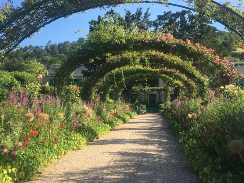 From Paris: Private Trip to Giverny, Monets House & Museum - Marveling at the Water Lily Pond