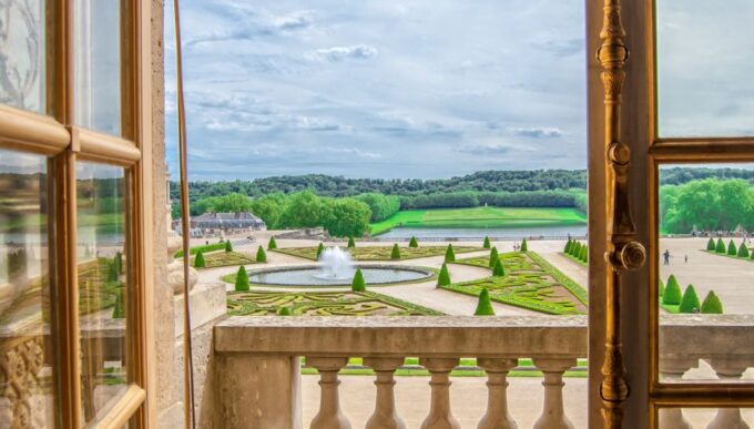 From Paris: Versailles Guided Tour With Skip-The-Line Entry - Visiting the Gardens