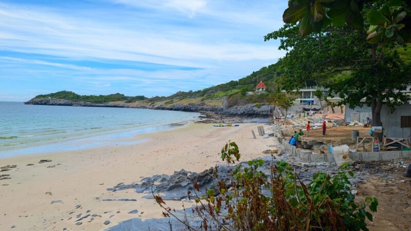 From Pattaya: Day Tour Koh Sichang Island With Tuktuk Tour - Limited English Assistance