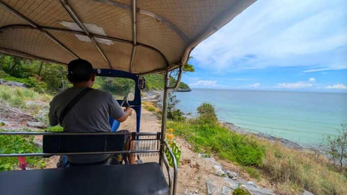 From Pattaya: Day Tour Koh Sichang Island With Tuktuk Tour - Proper Attire Required