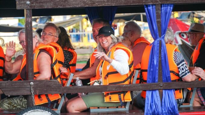 From Phnom Penh: Mekong Delta Floating Market 3 Day Exit HCM - Experience Highlights