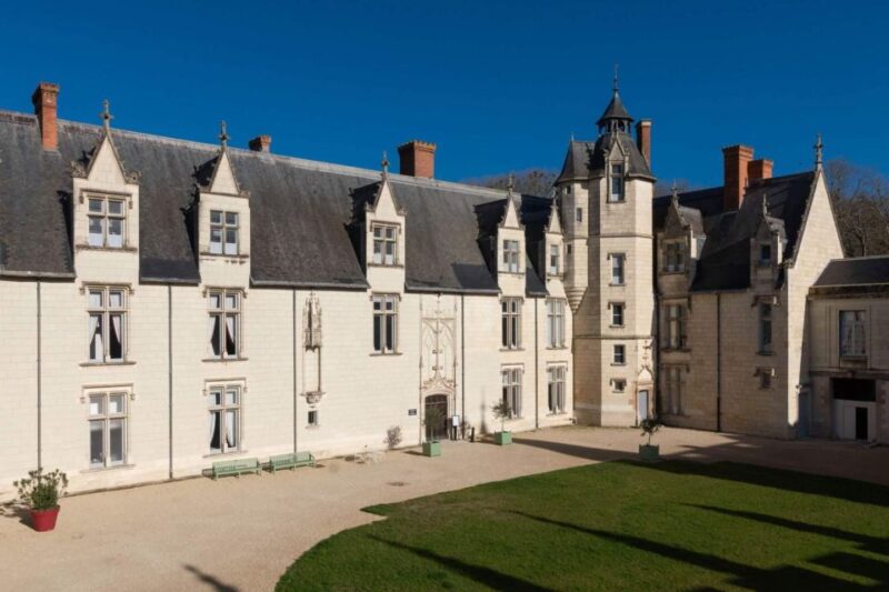 From Poitiers: Private Visit to the Castle of Dissay - Fresh Drinks and Souvenir