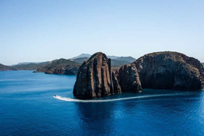 From Pollonia: Kimolos, Poliegos, & Milos Private Boat Tour - Exploring Poliegos Galazia Nera