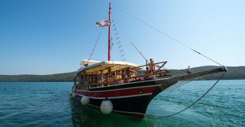 From Poreč: Boat Day Trip to Rovinj With Fish Lunch - Cruise Route and Activities