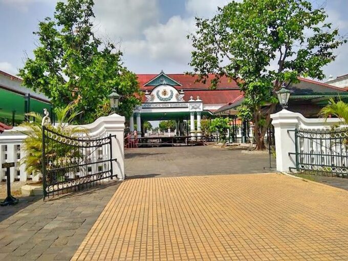 From Port Semarang : Yogyakarta Private Tour With Lunch - Visiting Key Attractions