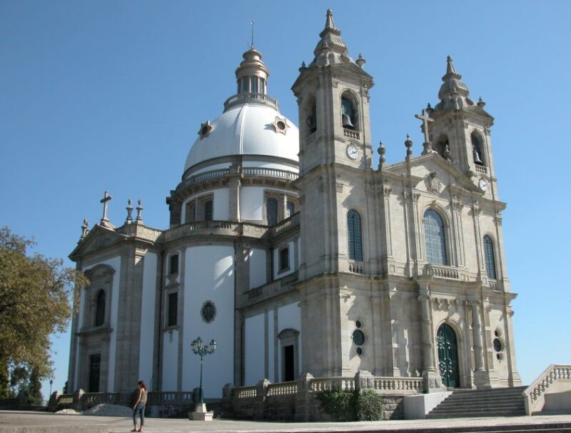 From Porto: Full-Day Trip of Minho Region - Guimarães Castle