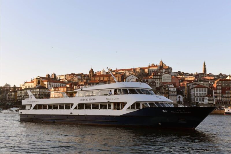 From Porto: Régua to Porto River Cruise With Lunch on Board - Lunch and Boat Cruise
