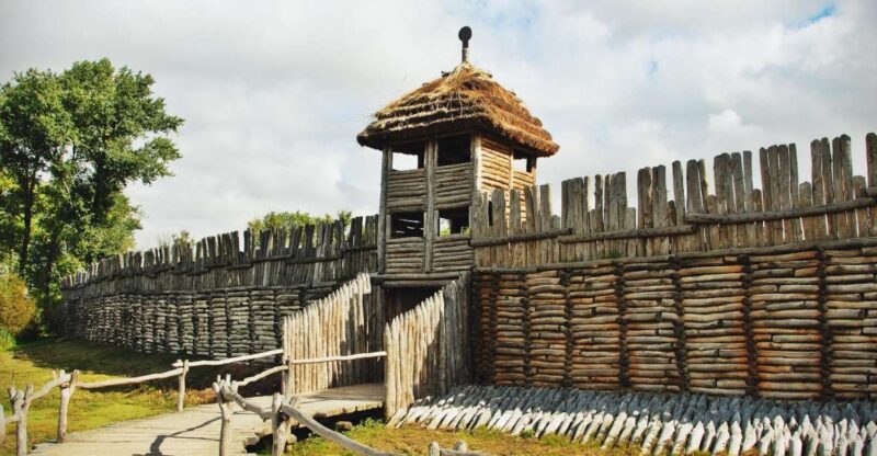 From Poznan: Gniezno, Biskupin, Wenecja Full-Day Trip - Gniezno Cathedral and Relics