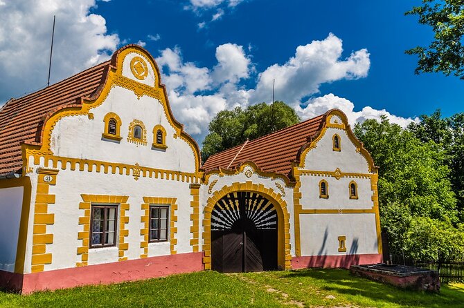From Prague: Český Krumlov and Holašovice Guided Tour - Discovering Holašovice
