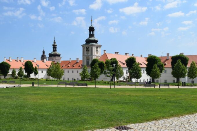 From Prague: Half-Day Coach Tour to Kutná Hora - Exploring Kutná Hora
