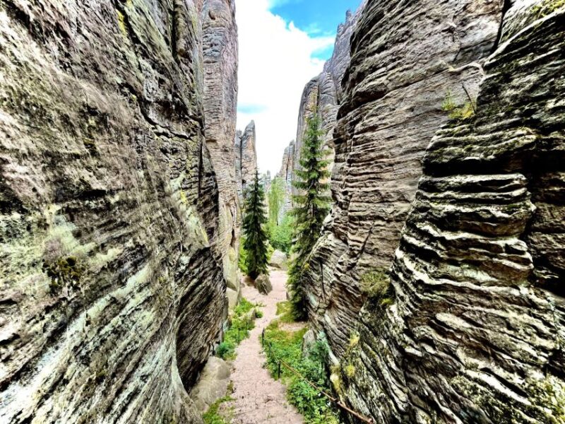 From Prague: Hike, Castle and Brewery in Bohemian Paradise - Explore the 14th-Century Castle
