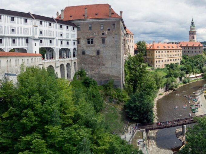 From Prague to the Fabulous Cesky Krumlov:Fullday Experience - Exploring Krumlov Castle