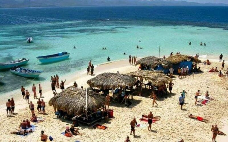 From Puerto Plata: Cayo Arena by VIP Speedboat and Snorkel - Arriving at Cayo Arena: A White Sandbank in Turquoise Waters