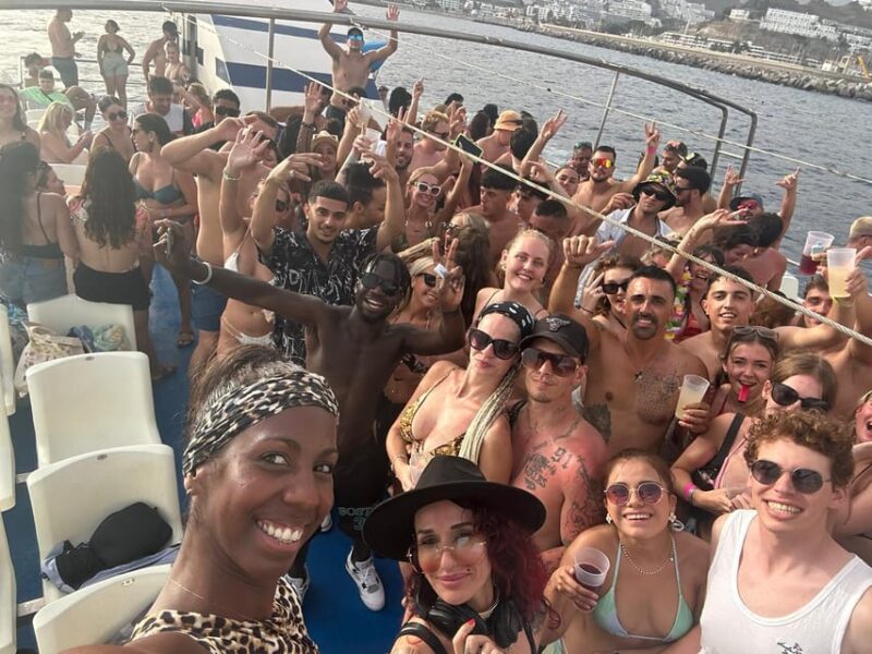 From Puerto Rico: Boat Party Along the Coast. - Inclusions