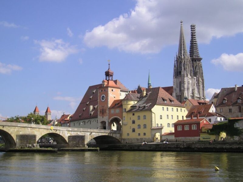 From Regensburg: Private Transfer to Prague - Included Services