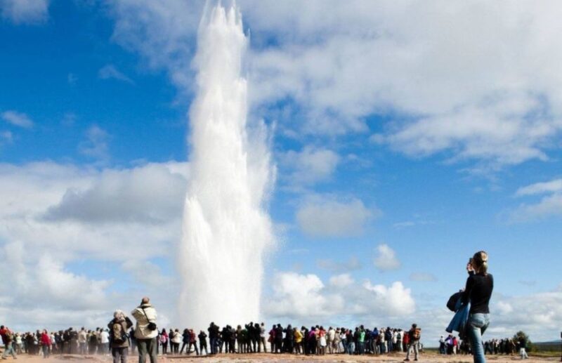 From Reykjavik: Golden Circle and Secret Lagoon Small Group - Visiting Þingvellir National Park
