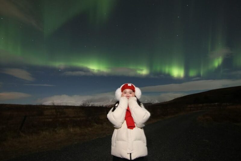 From Reykjavik: Northern Lights Tour With Hot Cocoa & Photos - Tour Guidance and Group Size