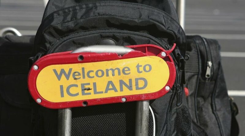 From Reykjavik: One-Way Transfer to KEF Airport - Professional Service