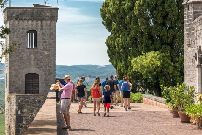 From Rome: Bagnoregio & Orvieto Day Trip With Wines & Lunch - Meeting Point and Transportation